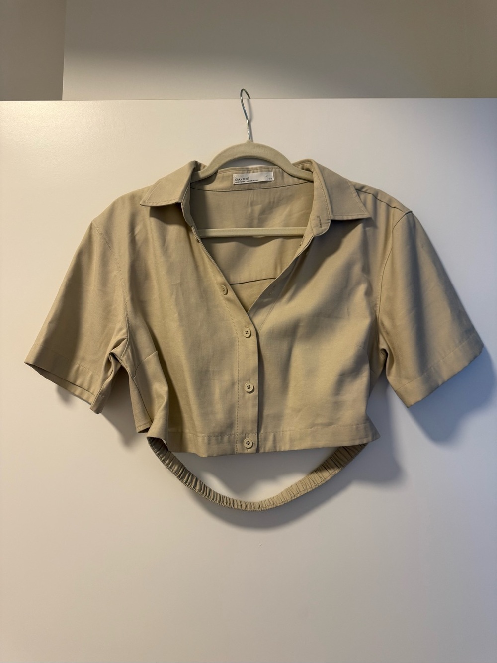 Oak and Fort Beige Cropped Button-Front Women's Top